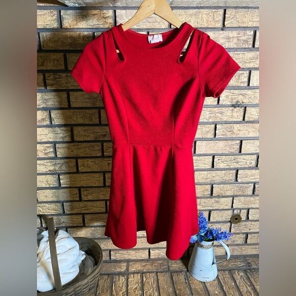 Love..ady red dress‎ - Picture 1 of 5
